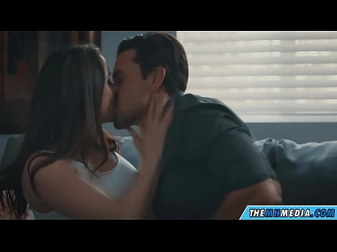 ❤️ Ρομαντικό σεξ με μια καλή μαμά με πλούσιο στήθος Γαμημένο βίντεο